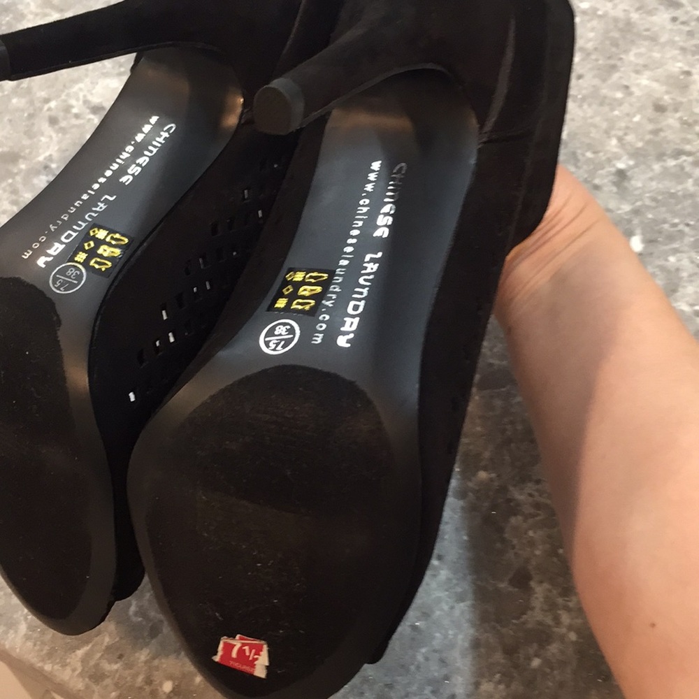 Shoes - Picture 3 of 7